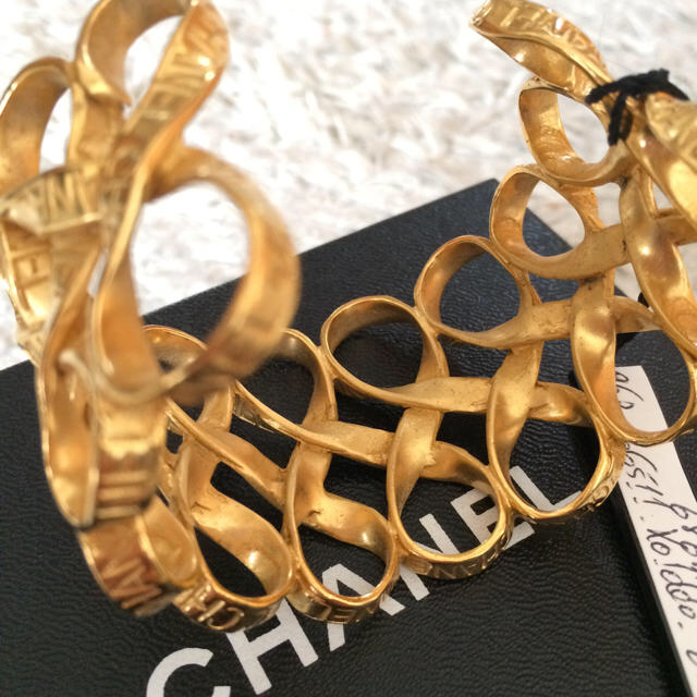 CHANEL(シャネル)の美品☆CHANEL ビンテージ バングル☆ レディースのアクセサリー(ブレスレット/バングル)の商品写真