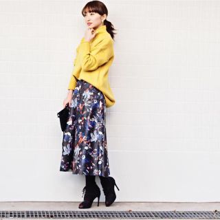 ザラ(ZARA)のゆちょ様専用 ザラ フェイクレザー花柄スカート(ひざ丈スカート)