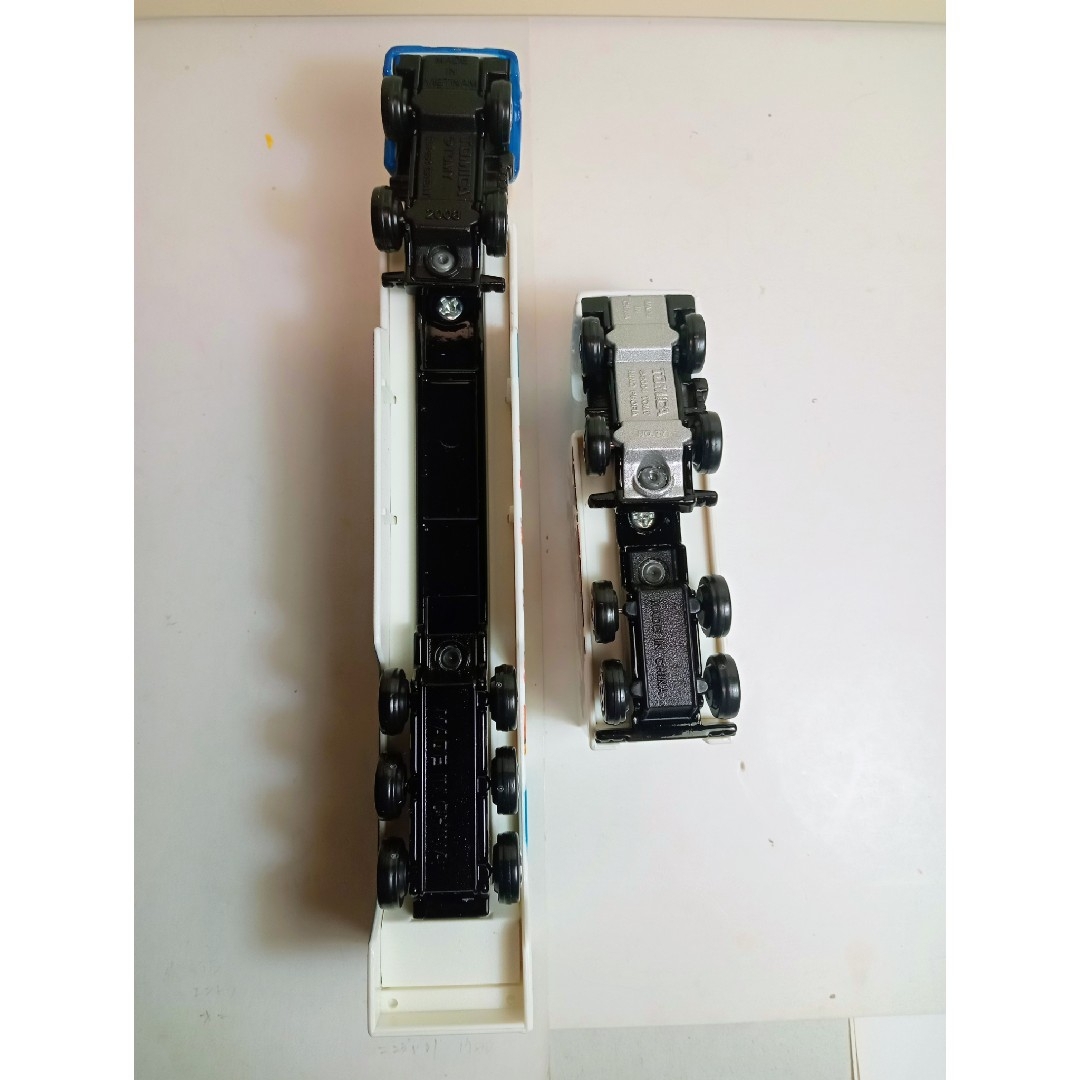 Takara Tomy(タカラトミー)のタカラトミー株主優待企画品トレーラー2台新品 エンタメ/ホビーのおもちゃ/ぬいぐるみ(ミニカー)の商品写真