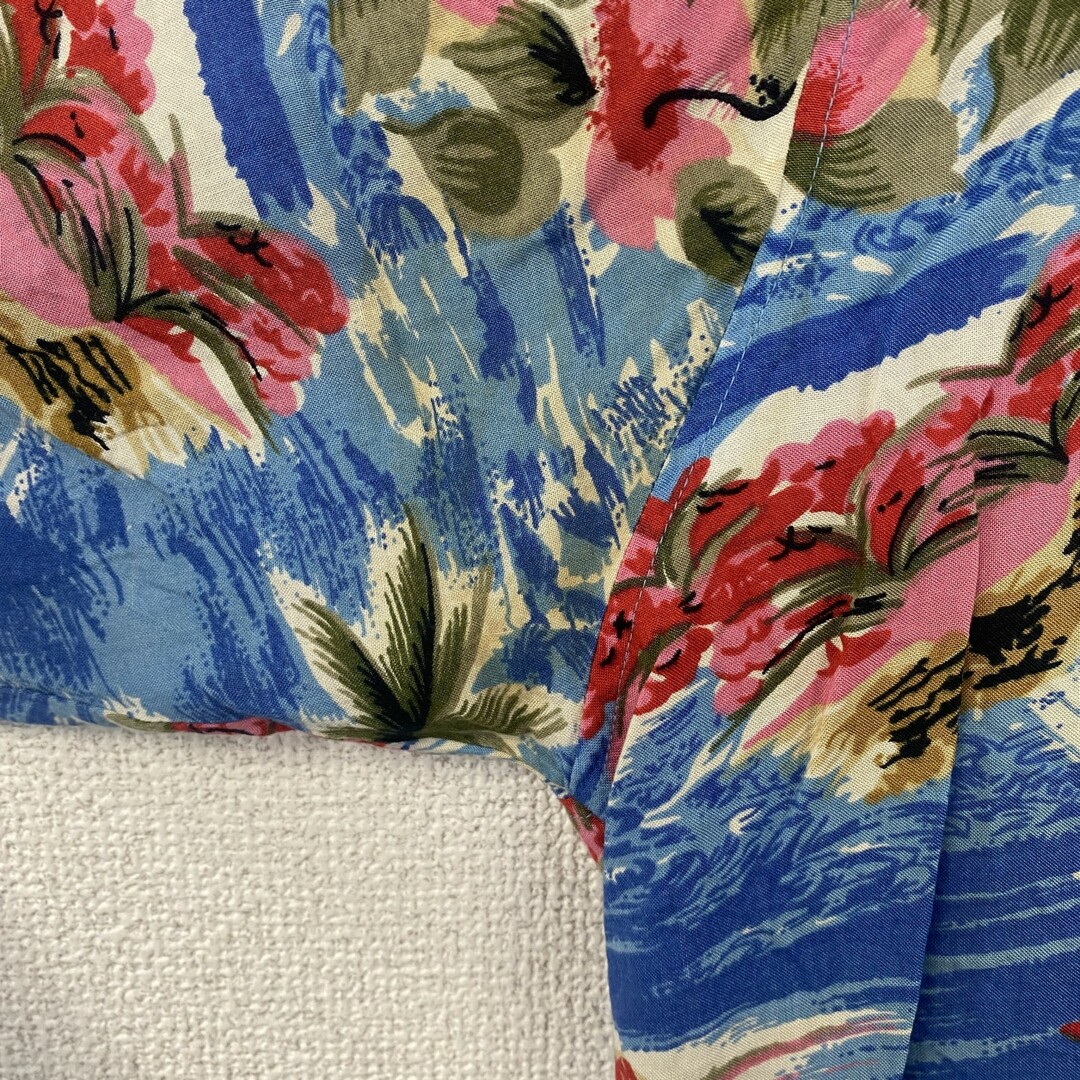 古着 used　半袖プリント柄シャツ　青　ブルー　総柄　開襟　アロハシャツ　派手　ハワイアン　カラフル　XLサイズ　 メンズのトップス(シャツ)の商品写真