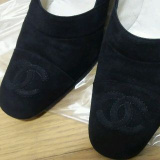 シャネル(CHANEL)のCHANEL スエード パンプス  CHANEL  黒 36 1/2(ハイヒール/パンプス)