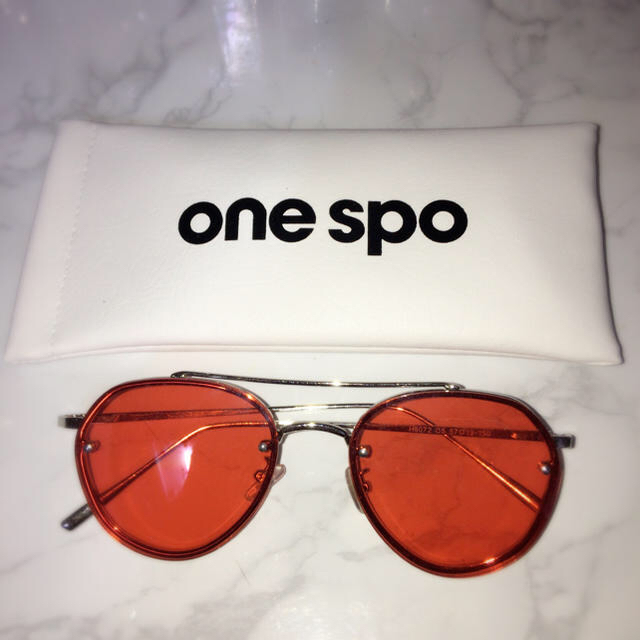 one spo(ワンスポ)のone spo カラーサングラス レディースのファッション小物(サングラス/メガネ)の商品写真