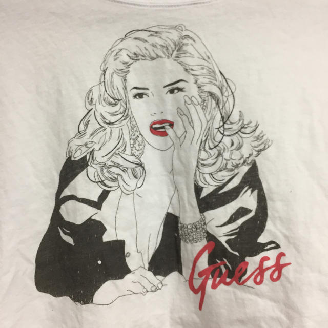 GUESS(ゲス)のGUESS ローラ着用 ミニTシャツ レディースのトップス(Tシャツ(半袖/袖なし))の商品写真