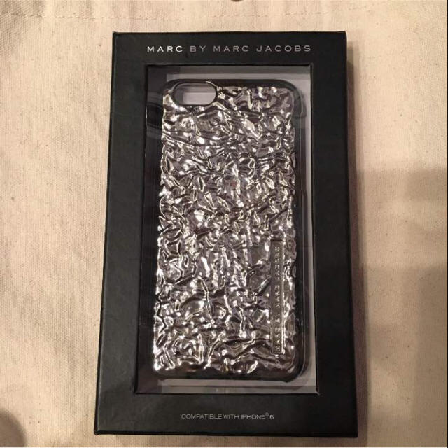 MARC BY MARC JACOBS(マークバイマークジェイコブス)のマークバイマークジェイコブズ iPhone6 & 6s iPhoneケース スマホ/家電/カメラのスマホアクセサリー(iPhoneケース)の商品写真