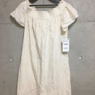 ザラ(ZARA)の新品未使用☆オフショルワンピース☆(ひざ丈ワンピース)