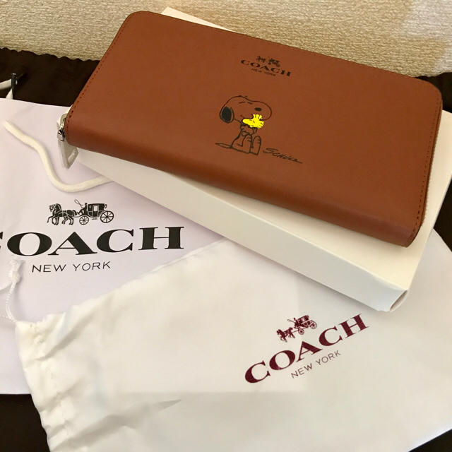 COACH(コーチ)の新品★コーチCOACH★ピーナッツコラボスヌーピーレザーラウンドジップ長財布 レディースのファッション小物(財布)の商品写真