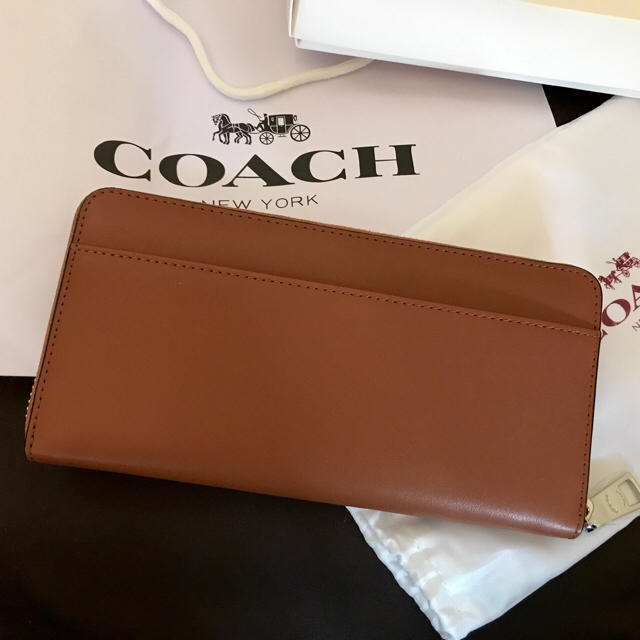 COACH(コーチ)の新品★コーチCOACH★ピーナッツコラボスヌーピーレザーラウンドジップ長財布 レディースのファッション小物(財布)の商品写真