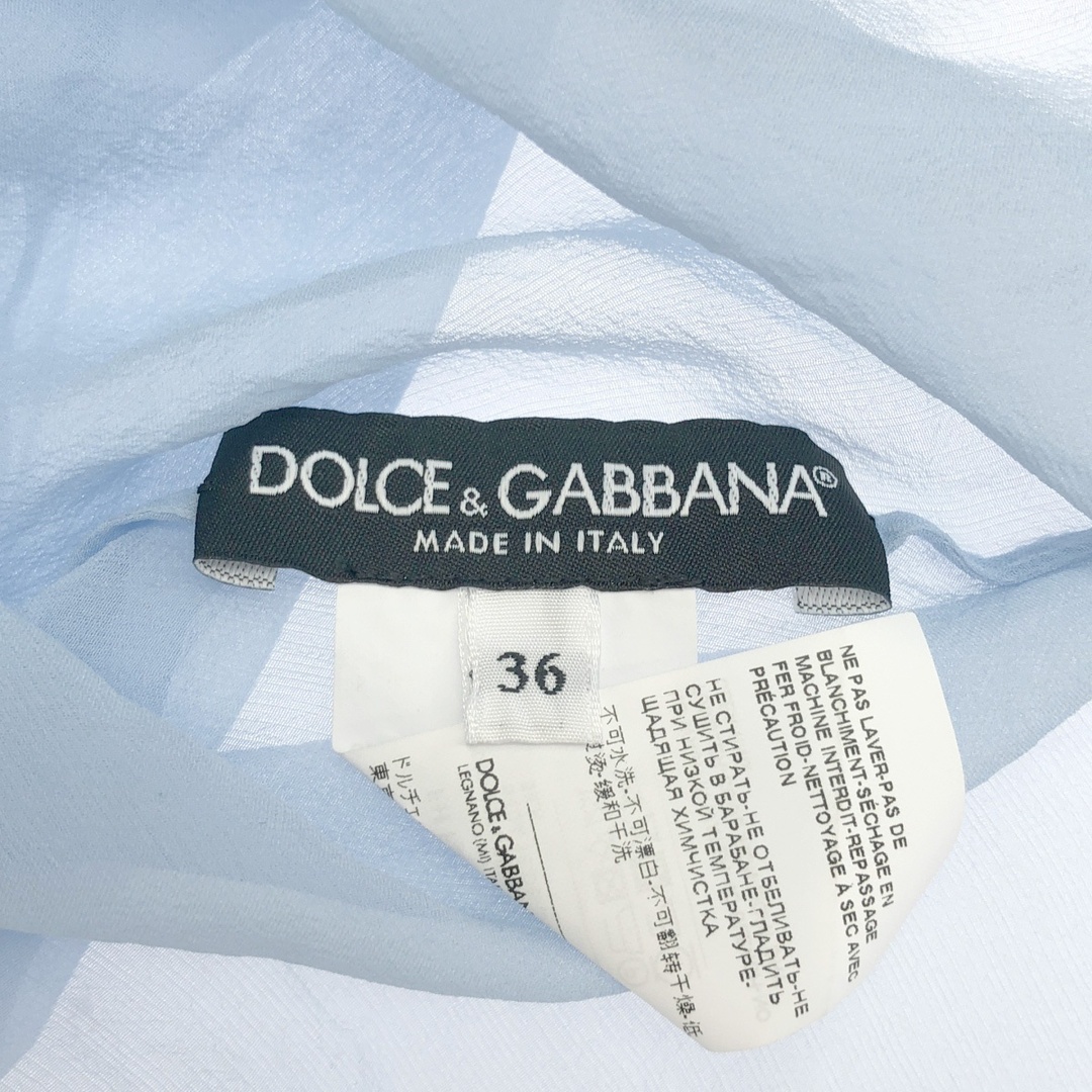 DOLCE&GABBANA(ドルチェアンドガッバーナ)のDOLCE&GABBANA ドルチェ&ガッバーナ シアーボウタイブラウス F5L66T サックスブルー 36 レディースのトップス(シャツ/ブラウス(長袖/七分))の商品写真