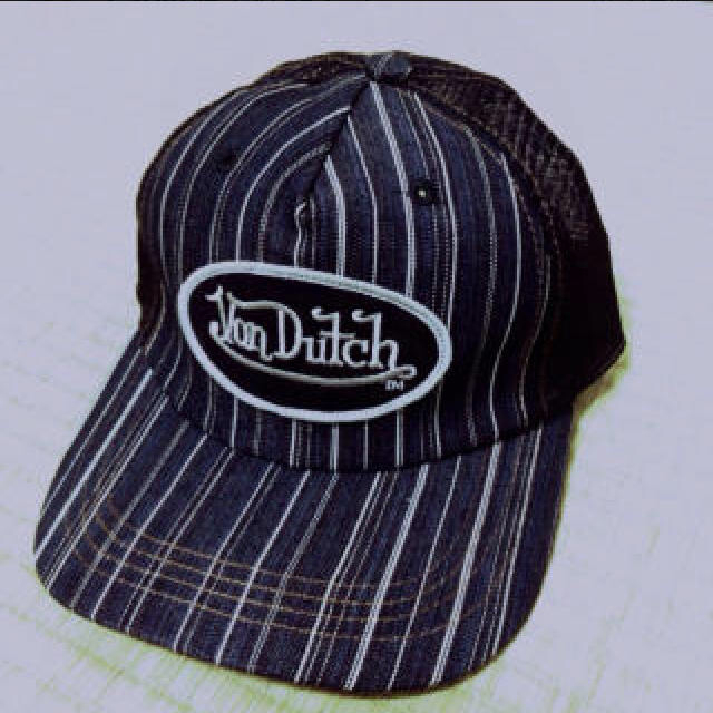 Von Dutch(ボンダッチ)の【値下げ】ストライプ👑キャップ レディースの帽子(キャップ)の商品写真