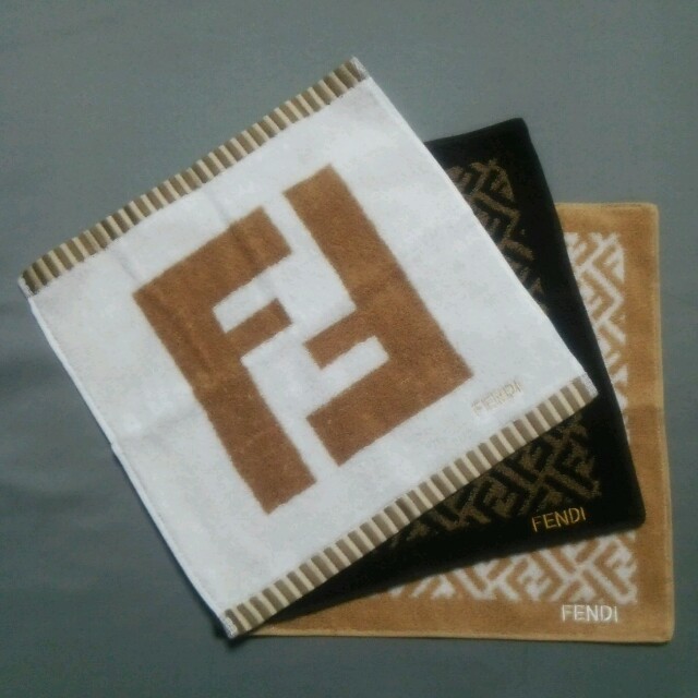FENDI ハンカチ3枚セット(メンズ)(フェンディ メンズ 細かくっ FENDI ハンカチ3枚セット(メンズ)(フェンディ メンズ 細かくっ