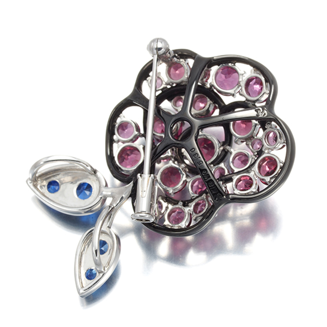 TASAKI(タサキ)のTASAKI タサキ ブローチ兼ペンダントトップ ロードライトガーネット 5.30ct サファイア 薔薇 フラワー K18WG レディースのアクセサリー(ブローチ/コサージュ)の商品写真