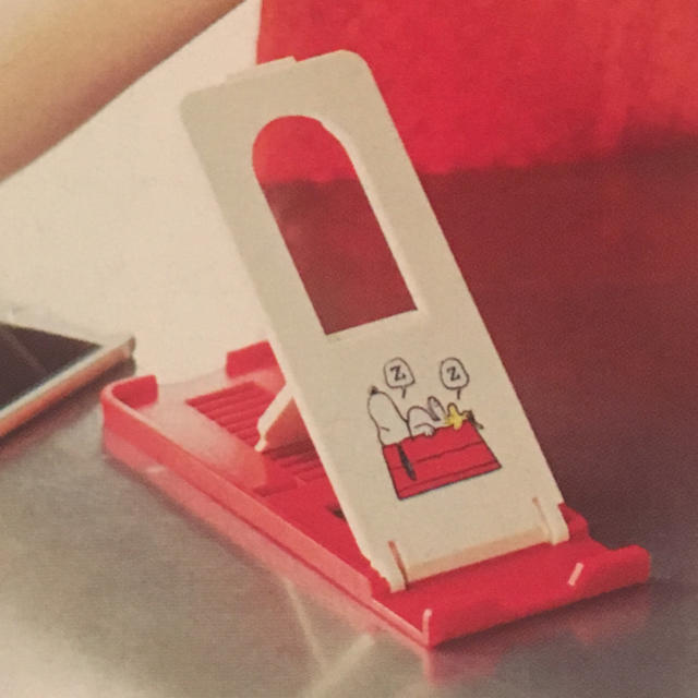 SNOOPY(スヌーピー)のスマホスタンド♡スヌーピー スマホ/家電/カメラのスマホアクセサリー(モバイルケース/カバー)の商品写真