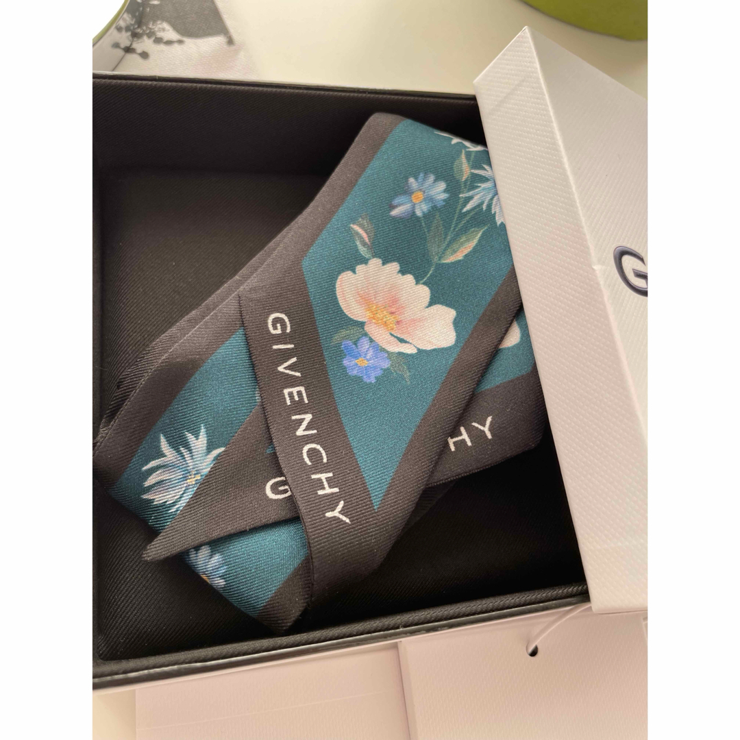 GIVENCHY(ジバンシィ)のGivenchy★【新品未使用】BOX付き♪ギフトにも レディースのファッション小物(バンダナ/スカーフ)の商品写真