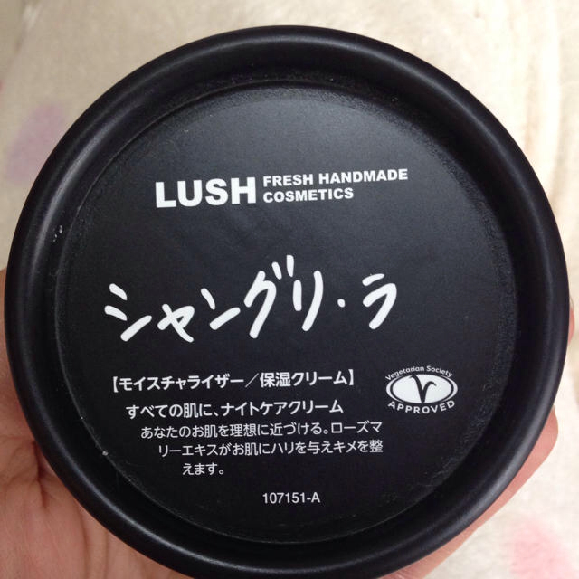 LUSH(ラッシュ)のLUSH シャングリラ コスメ/美容のベースメイク/化粧品(その他)の商品写真