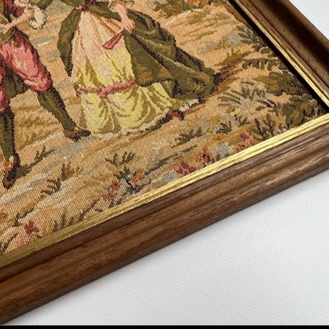 ドイツ製男女のカップルと犬を描いたアンテ新品未使用アンティーク調ゴブラン織り額縁 エンタメ/ホビーのアート用品(絵画額縁)の商品写真