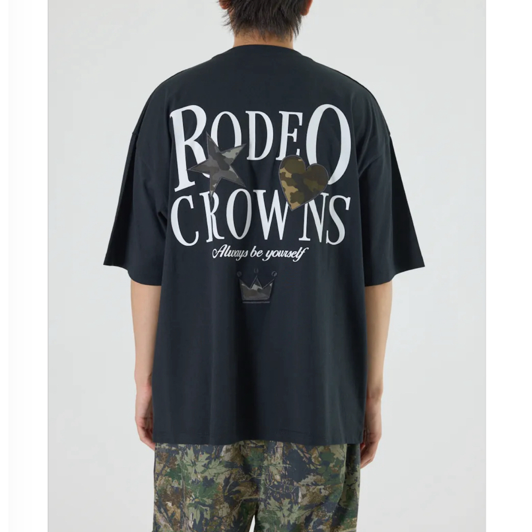 RODEO CROWNS WIDE BOWL(ロデオクラウンズワイドボウル)のロデオクラウンズ★ カモフラアップリケTシャツ（ブラックL） メンズのトップス(Tシャツ/カットソー(半袖/袖なし))の商品写真