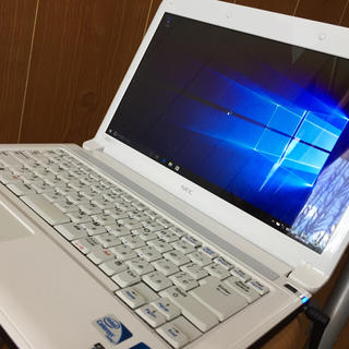 エヌイーシー(NEC)のノートパソコンNEC LaVie  LE150/C2(オフィス/パソコンデスク)