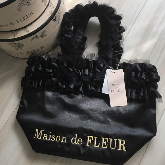 Maison de FLEUR(メゾンドフルール)の完売 ラスト1点！新品 ダブルフリルハンドルトートバック ブラック黒 レディースのバッグ(トートバッグ)の商品写真