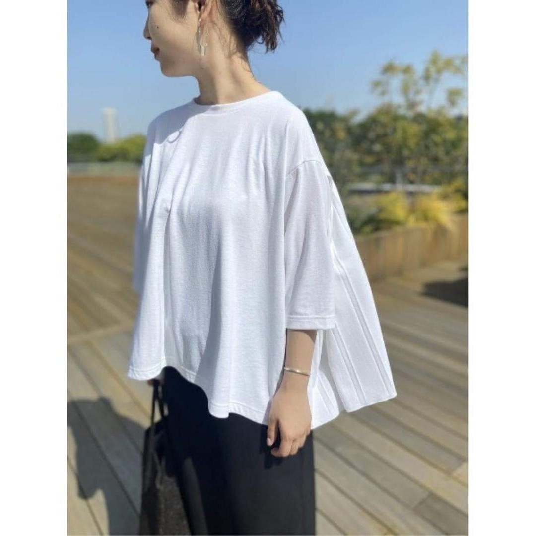 BEARDSLEY(ビアズリー)のBEARDSLEY 後ろプリーツユルTシャツ ホワイト ビアズリー 洗える レディースのトップス(カットソー(長袖/七分))の商品写真