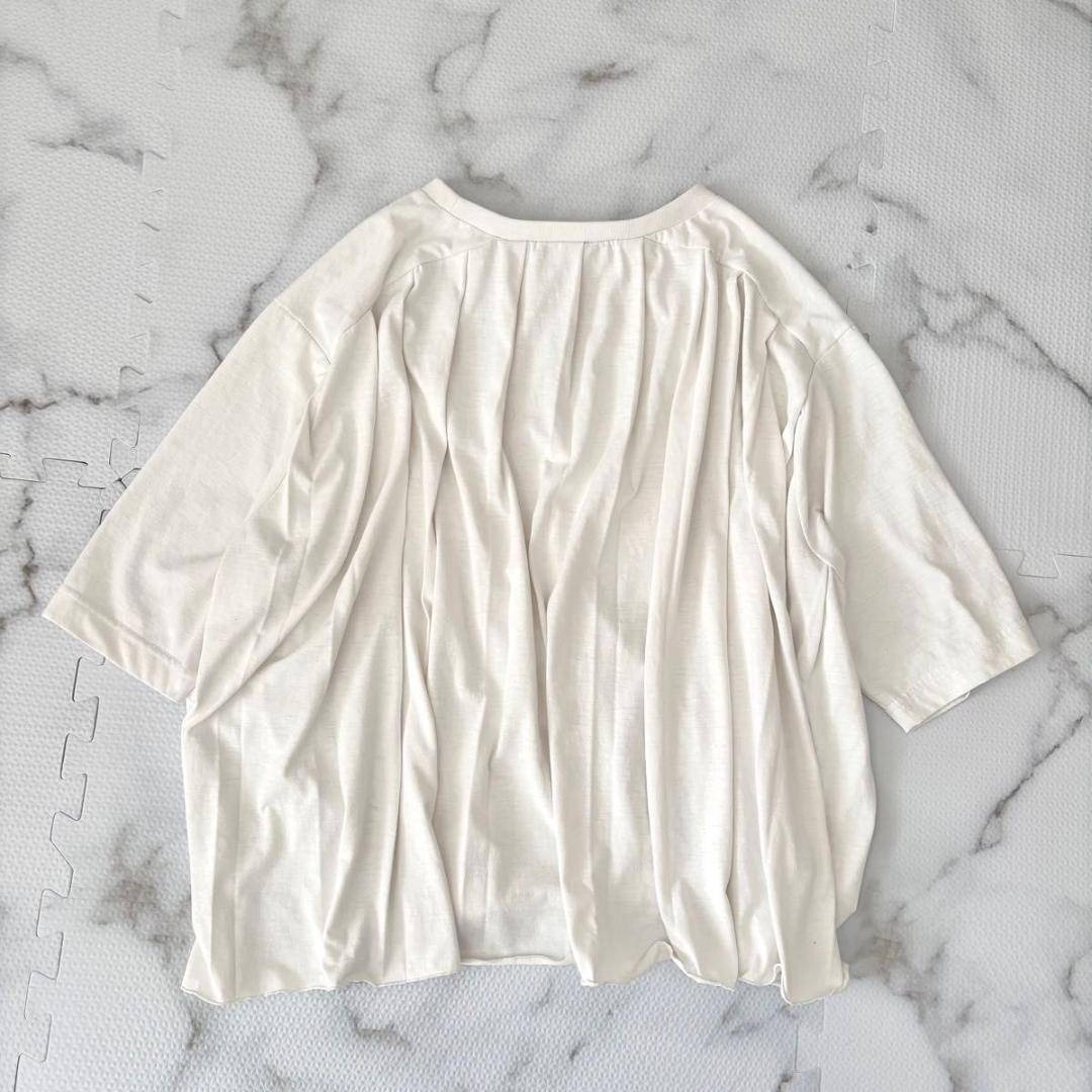 BEARDSLEY(ビアズリー)のBEARDSLEY 後ろプリーツユルTシャツ ホワイト ビアズリー 洗える レディースのトップス(カットソー(長袖/七分))の商品写真