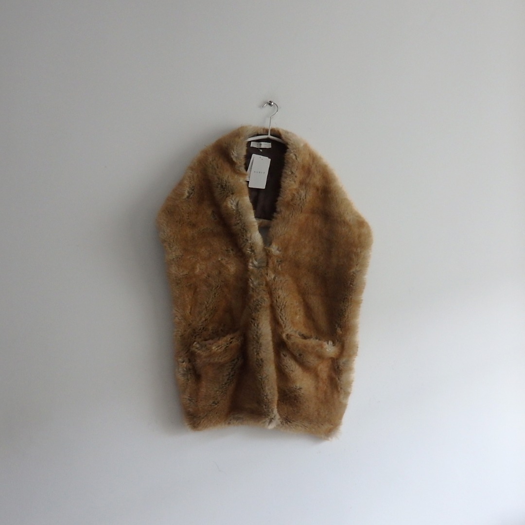 DEUXIEME CLASSE(ドゥーズィエムクラス)の【新品】定価31,900円　a.point etc　エコファーストールベスト レディースのファッション小物(ストール/パシュミナ)の商品写真