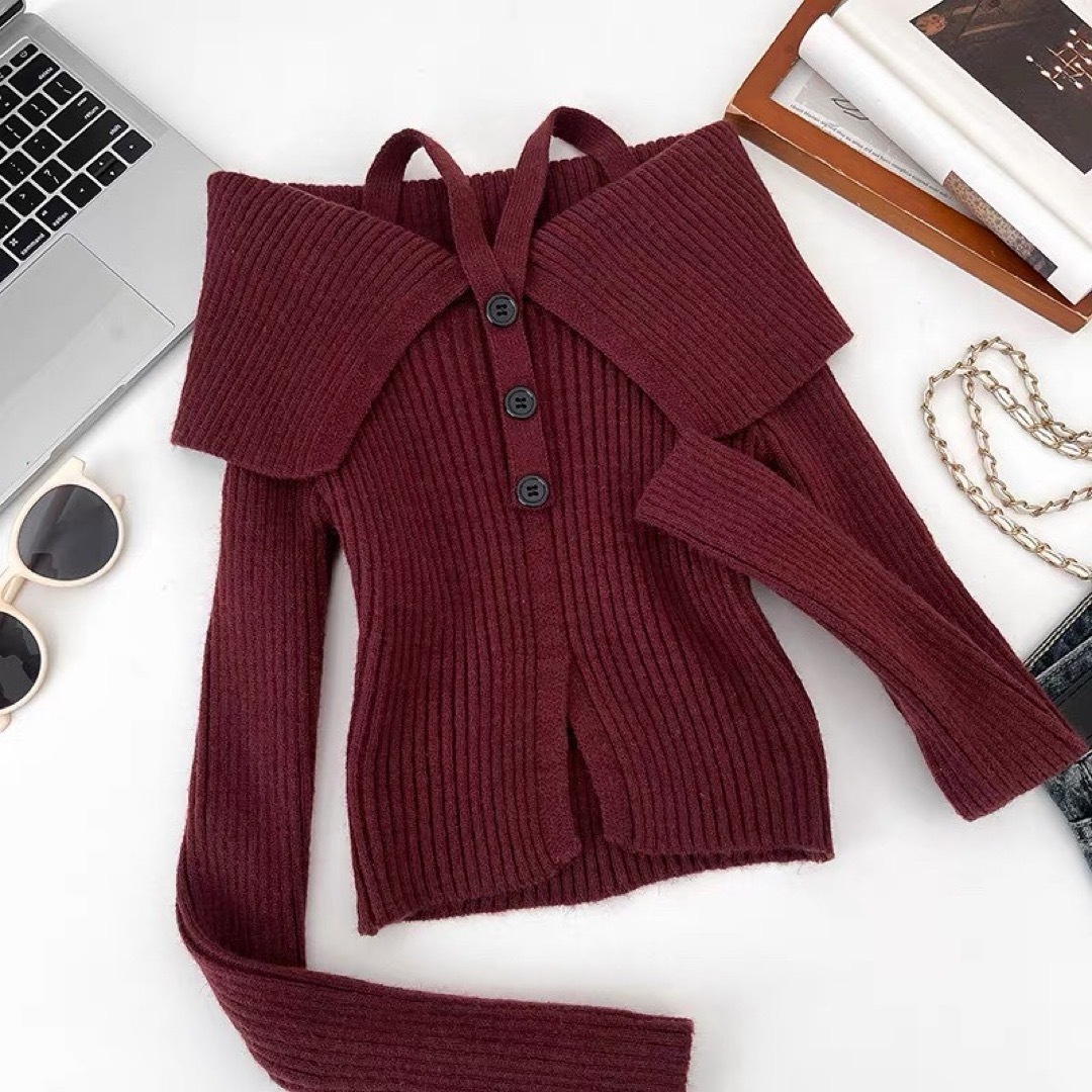 dholic(ディーホリック)のDHOLIC ビッグカラー ストラップ オフショル ニット レッド 完売品 レディースのトップス(ニット/セーター)の商品写真