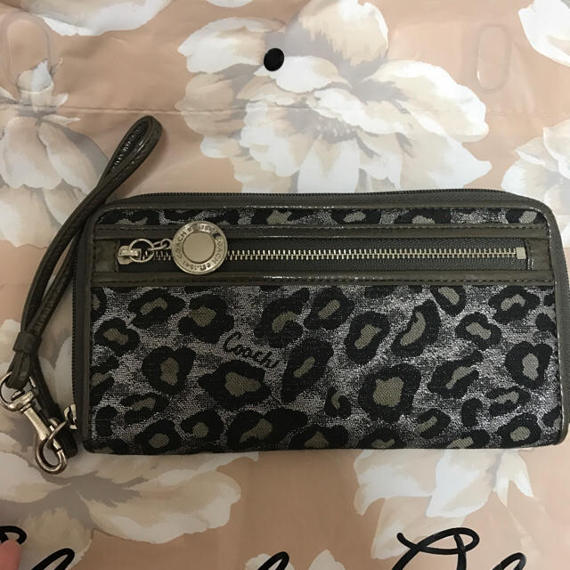 COACH(コーチ)のCOACH  最終値下げ！レア柄🌹長財布💕 レディースのファッション小物(財布)の商品写真