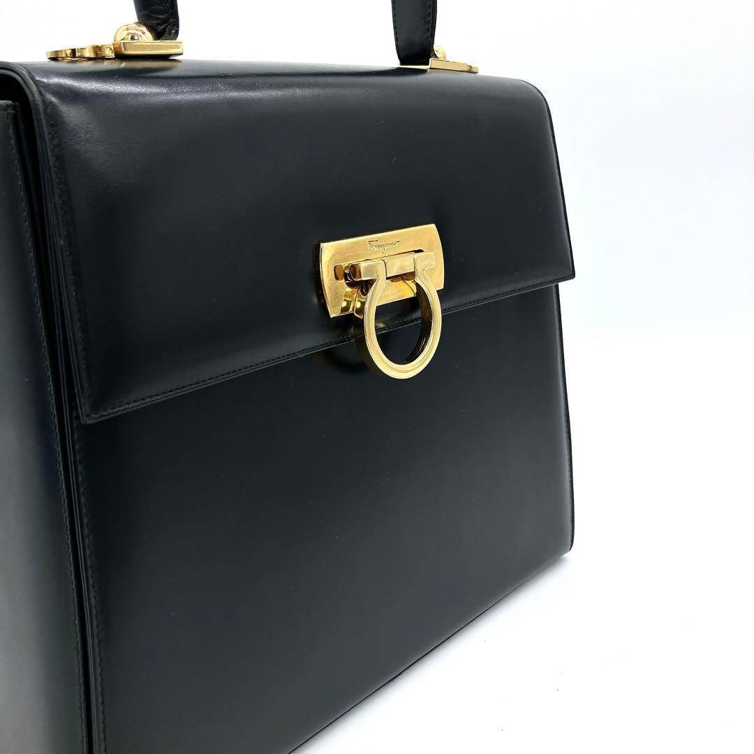 Salvatore Ferragamo(サルヴァトーレフェラガモ)の【Salvatore Ferragamo】ハンドバッグ レザー 濃紺色 レディースのバッグ(ハンドバッグ)の商品写真