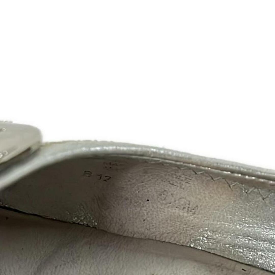 Tory Burch(トリーバーチ)のTORY BURCH(トリーバーチ) フラットシューズ 6 1/2 レディース - シルバー レザー レディースの靴/シューズ(その他)の商品写真