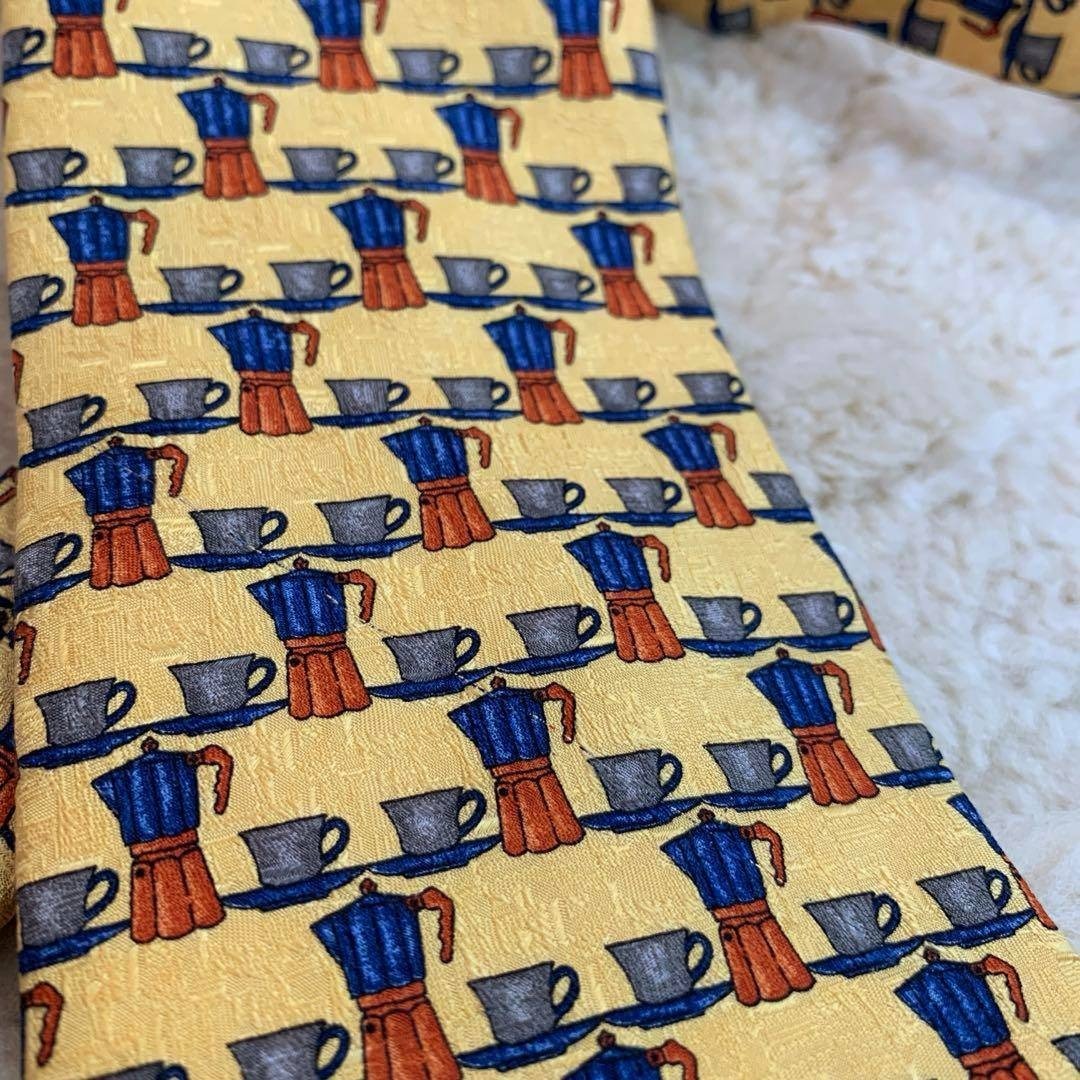 Ermenegildo Zegna(エルメネジルドゼニア)の☆美品☆Ermenegildo Zegna シルクネクタイ イエロー系 総柄 メンズのファッション小物(ネクタイ)の商品写真