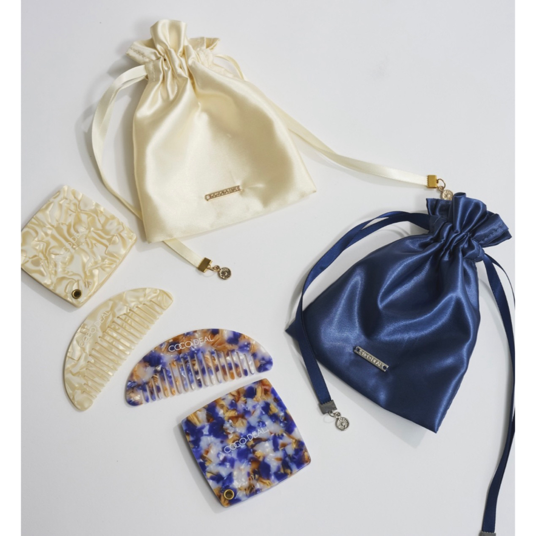 COCO DEAL(ココディール)のココディール ノベルティ ミラー&コームセット」 エンタメ/ホビーのコレクション(ノベルティグッズ)の商品写真