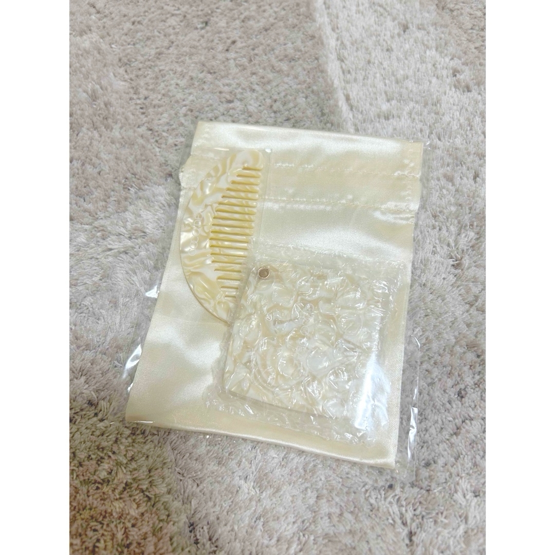 COCO DEAL(ココディール)のココディール ノベルティ ミラー&コームセット」 エンタメ/ホビーのコレクション(ノベルティグッズ)の商品写真