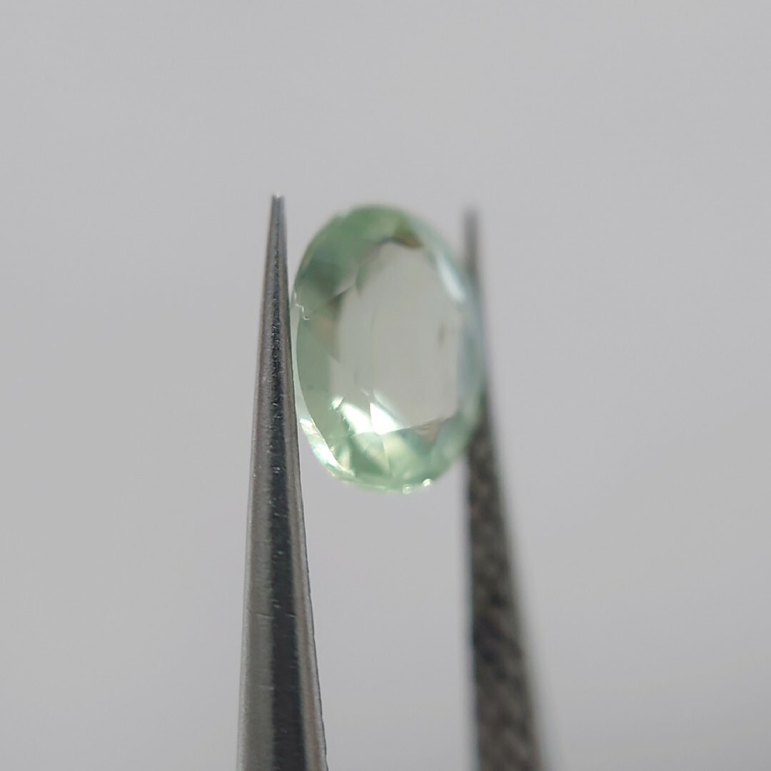 【レアカラー】グリーンカイヤナイト ルース 0.43ct ハンドメイドの素材/材料(各種パーツ)の商品写真