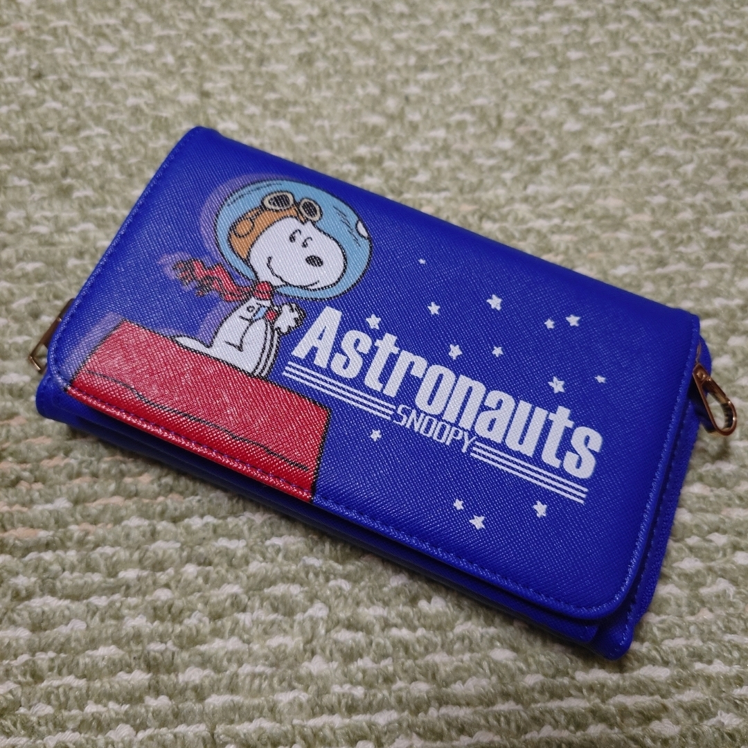 スヌーピー　新品未使用　財布　カード多数収納　ショルダー可能 レディースのファッション小物(財布)の商品写真