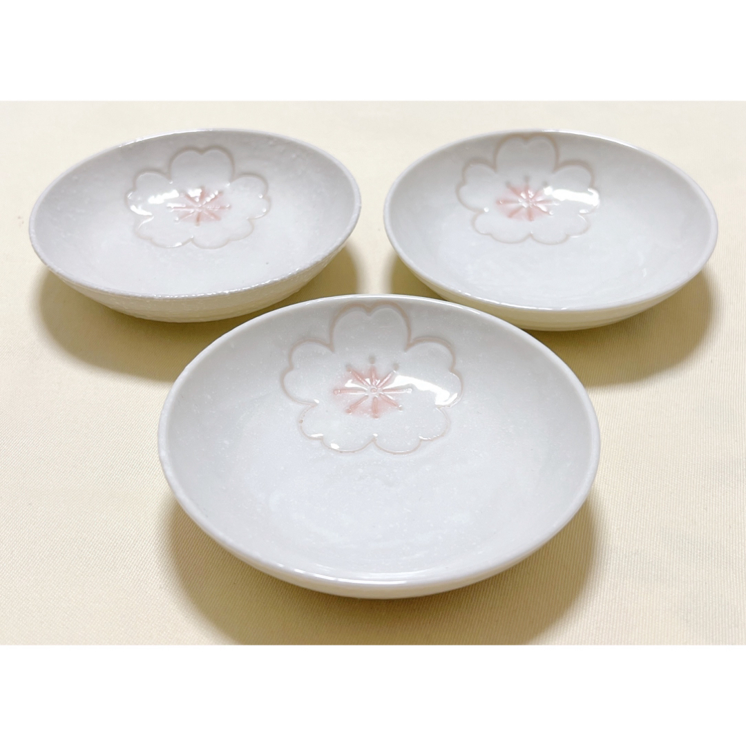 和食器 陶磁器 桜柄 茶碗1個&小皿3枚 インテリア/住まい/日用品のキッチン/食器(食器)の商品写真