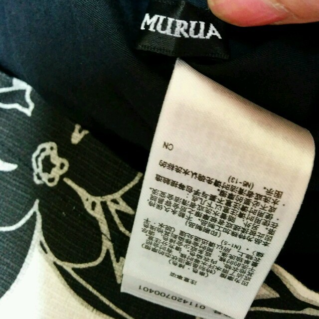 MURUA(ムルーア)の♥極美品♥ムルーア♥今年の流行り白地に黒の花柄模様のショートパンツ♥ レディースのパンツ(ショートパンツ)の商品写真