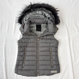 タトラス(TATRAS)の美品 タトラス ダウンベスト お洒落 上品コーデ ナイロン グレー 2(ダウンベスト)