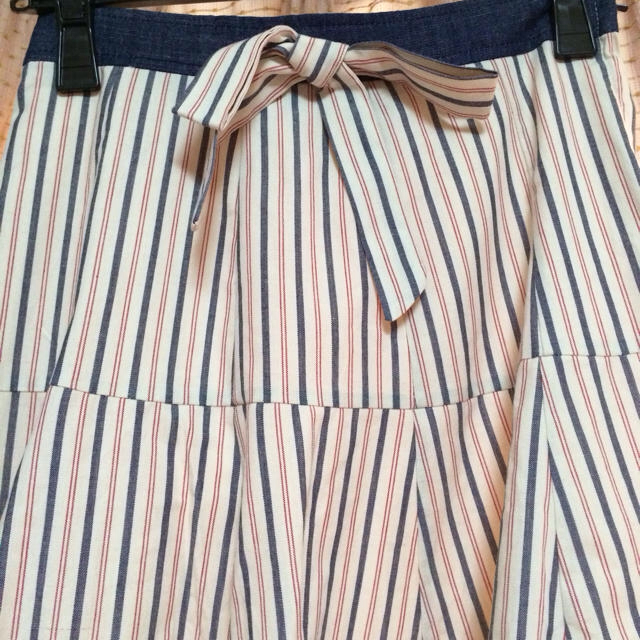 LIZ LISA(リズリサ)のLIZLISA 膝丈ストライプスカート レディースのスカート(ひざ丈スカート)の商品写真
