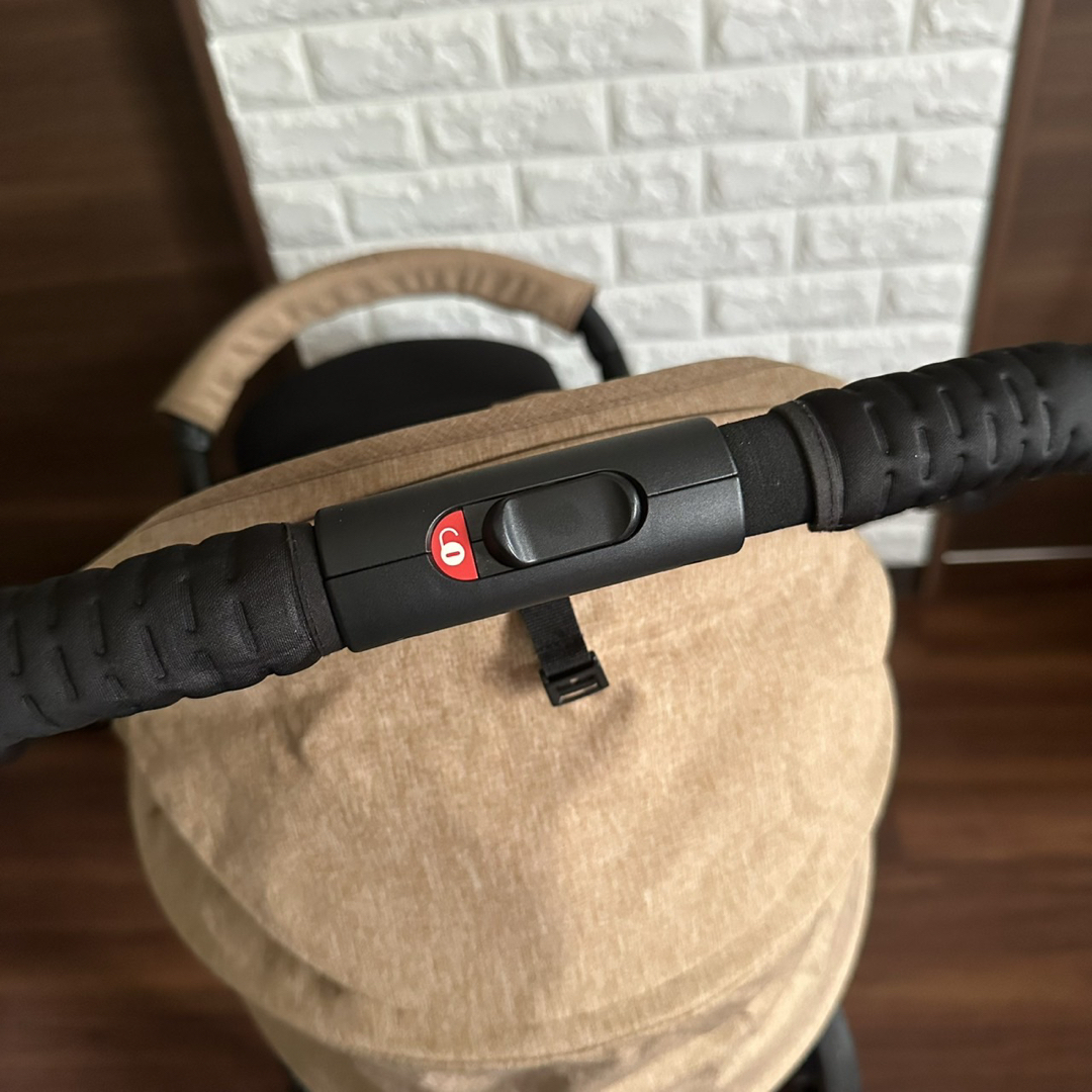 Pigeon(ピジョン)の美品 ピジョン Runfee RBUPランフィRB アップ ベージュ キッズ/ベビー/マタニティの外出/移動用品(ベビーカー/バギー)の商品写真