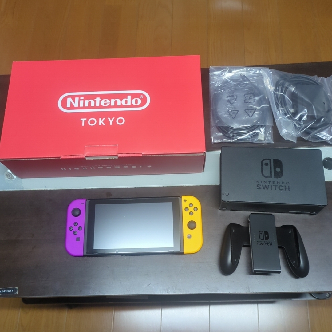 任天堂(ニンテンドウ)のNintendo Switch Joy-Con L ネオンパープル R ネオン… エンタメ/ホビーのゲームソフト/ゲーム機本体(家庭用ゲーム機本体)の商品写真