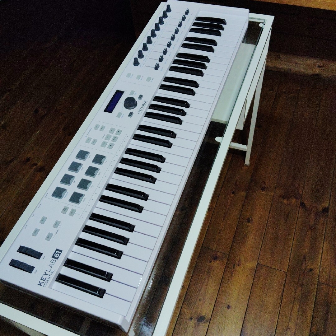 美品Arturia キーボードコントローラーKeyLab61 Essential 楽器のDTM/DAW(MIDIコントローラー)の商品写真
