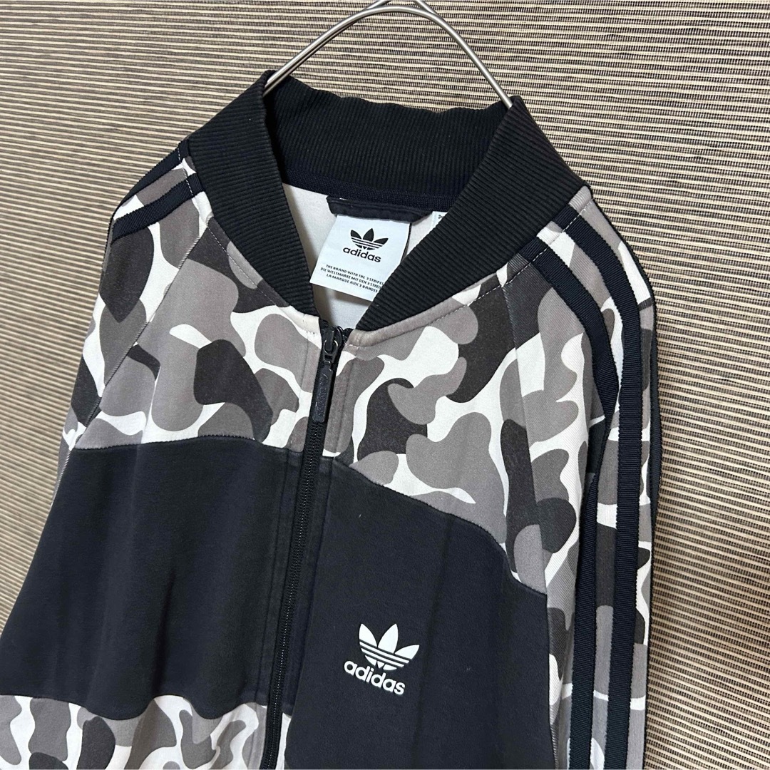 adidas Originals(アディダスオリジナルス)の【アディダス】ジャージトラックジャケット 迷彩カモフラトレフォイルデカロゴF2 メンズのトップス(ジャージ)の商品写真