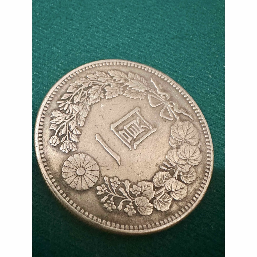 新一円銀貨 一圓銀貨 明治37年 1円銀貨 ONE YEN明治三十七年 エンタメ/ホビーの美術品/アンティーク(貨幣)の商品写真