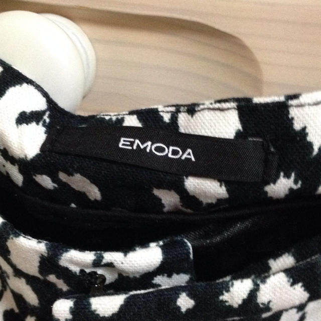 EMODA(エモダ)のEMODA レオパード柄パンツ レディースのパンツ(クロップドパンツ)の商品写真