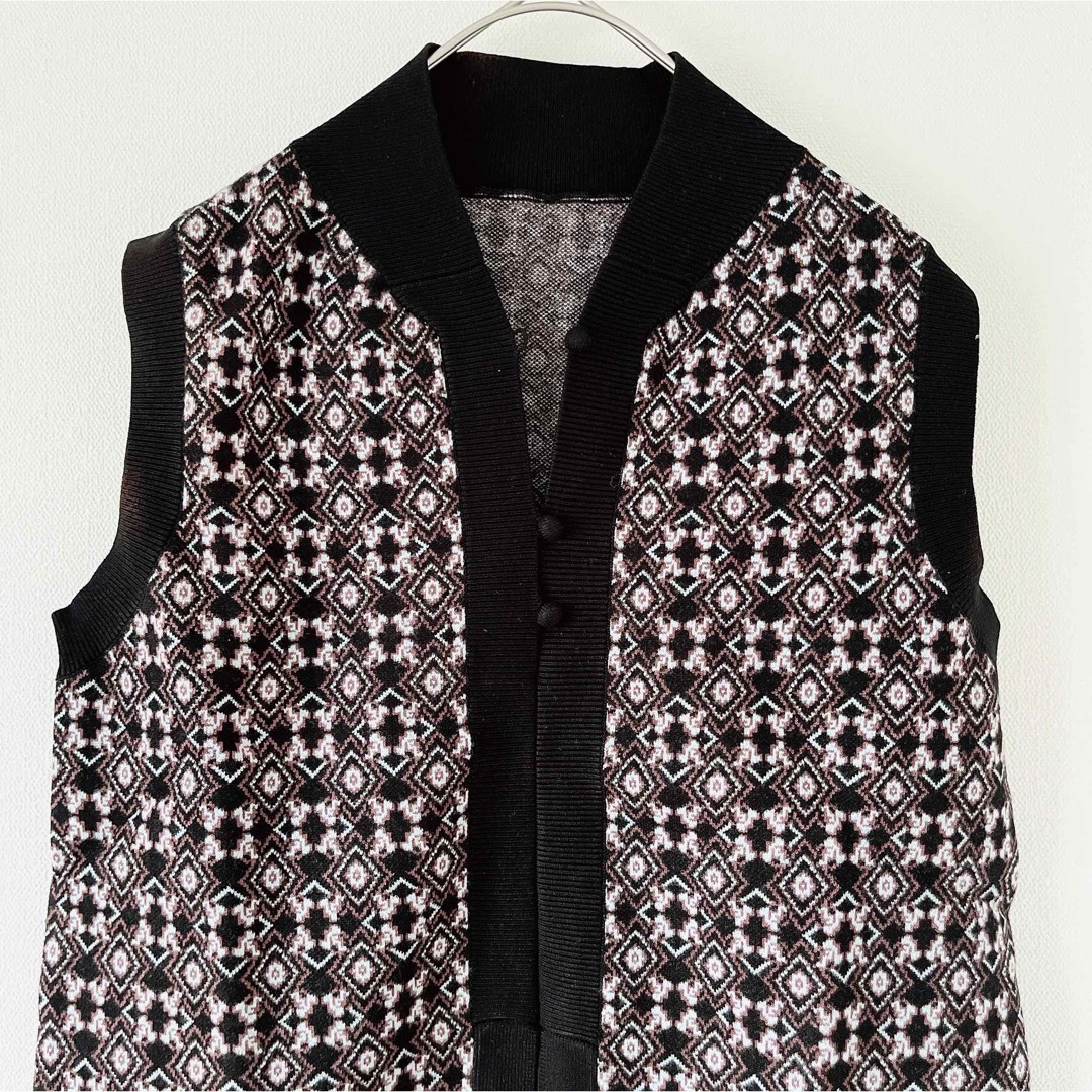 Ameri VINTAGE(アメリヴィンテージ)の【Ameri】MEDIJACQUARD LONG KNIT TOP ニットベスト レディースのトップス(ベスト/ジレ)の商品写真