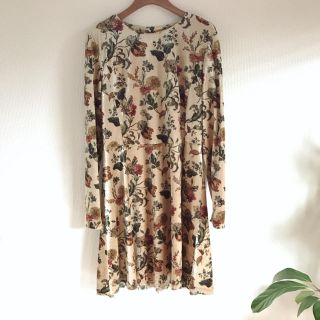 ザラ(ZARA)の花柄ベルベットワンピ(ひざ丈ワンピース)