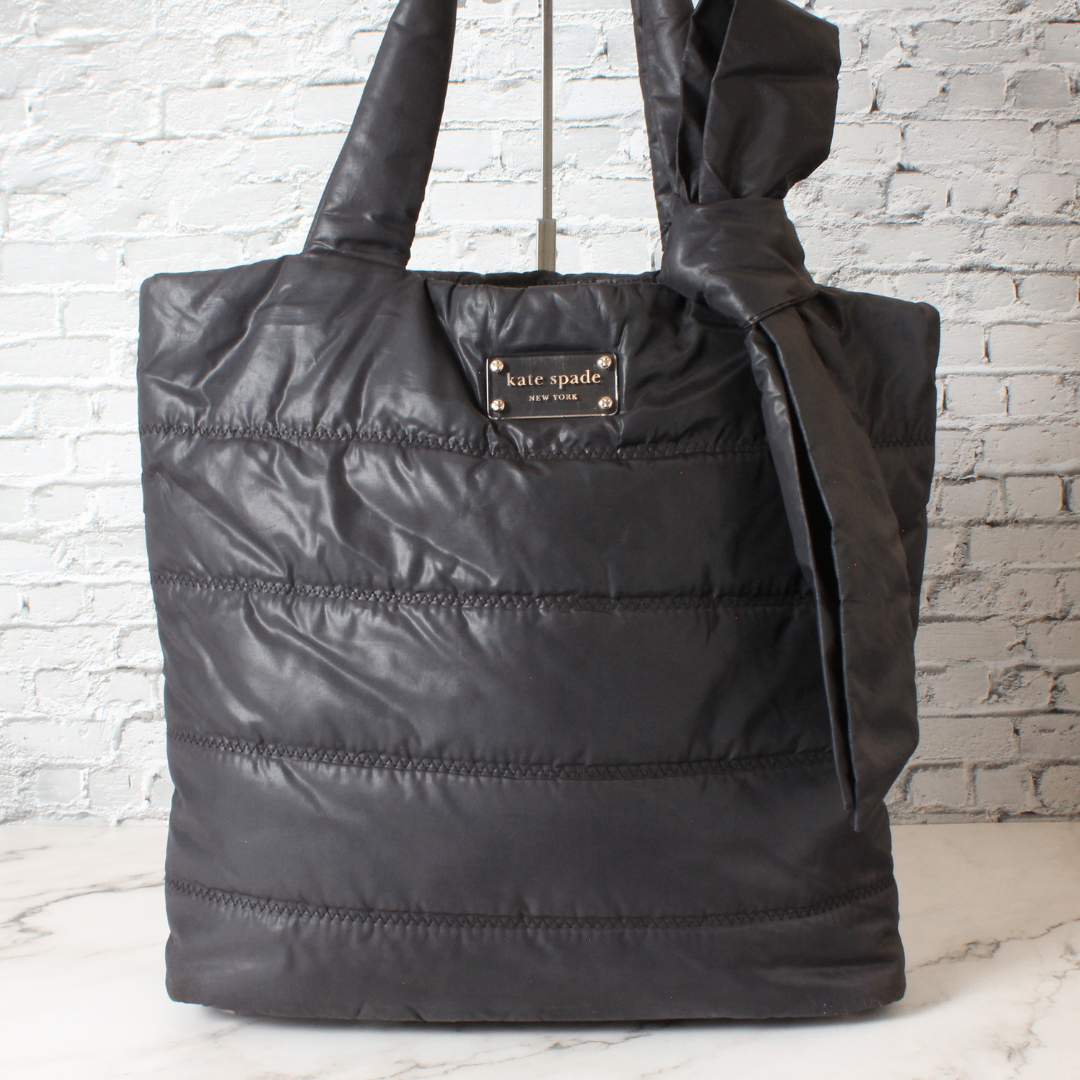 kate spade NEW YORK(ケイトスペードニューヨーク)のケイトスペード トートバッグ 肩掛け リボン ダークグレー ナイロン a4 軽量 レディースのバッグ(トートバッグ)の商品写真