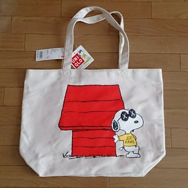 Uniqlo 新品 タグ付き Kaws ピーナッツ ユニクロ スヌーピー トートバッグの通販 By パオ S Shop ユニクロならラクマ