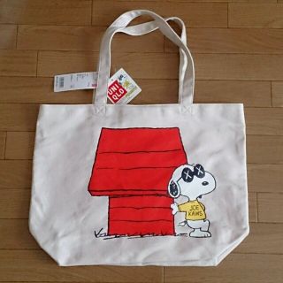 ユニクロ(UNIQLO)の新品！タグ付き！KAWS × ピーナッツ × ユニクロ スヌーピー トートバッグ(トートバッグ)