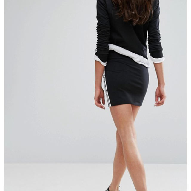 adidas(アディダス)のadidas Originals Three Stripe ミニスカート レディースのスカート(ミニスカート)の商品写真